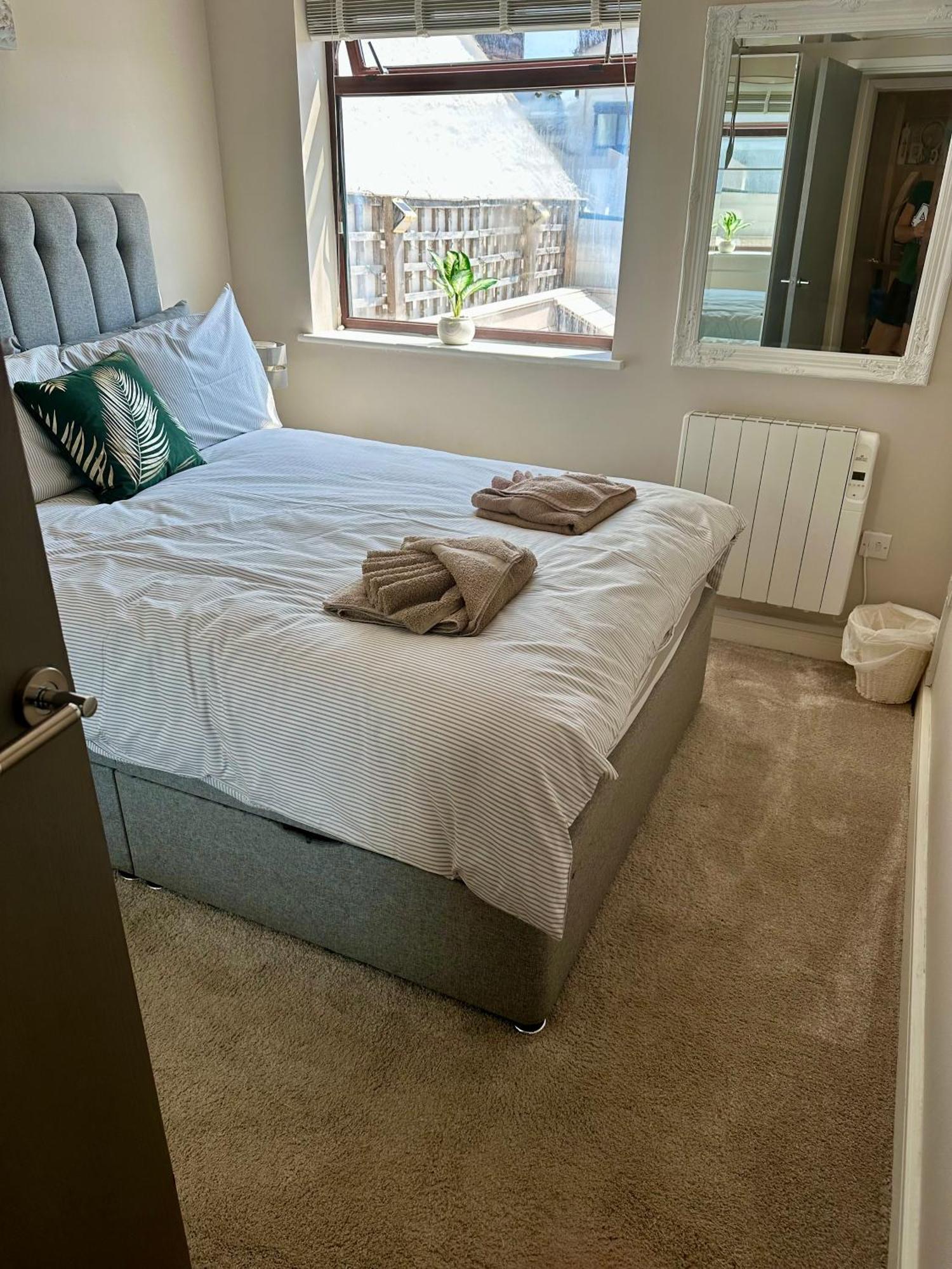 3 Bedroom Deganwy Sea View Beach House Ll31 Exterior photo